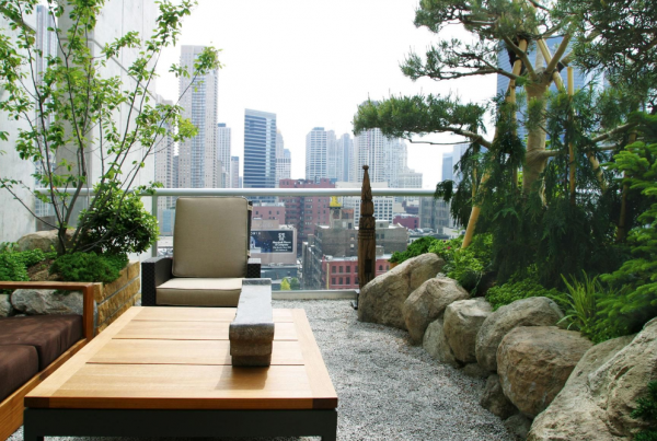 Atap teras dengan gaya bumbung Jepang